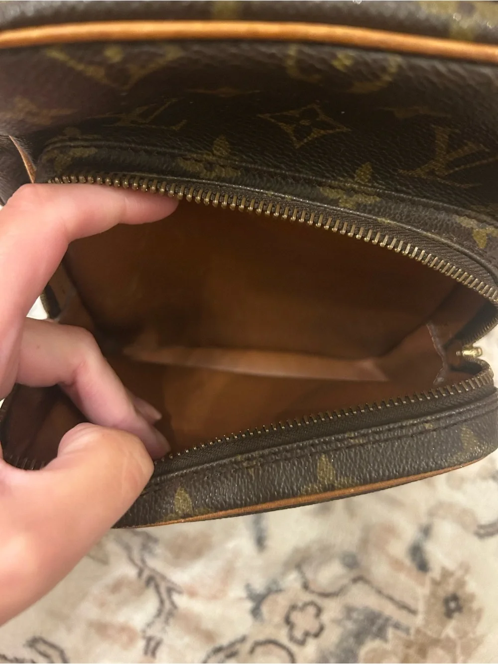 Louis Vuitton compact louis